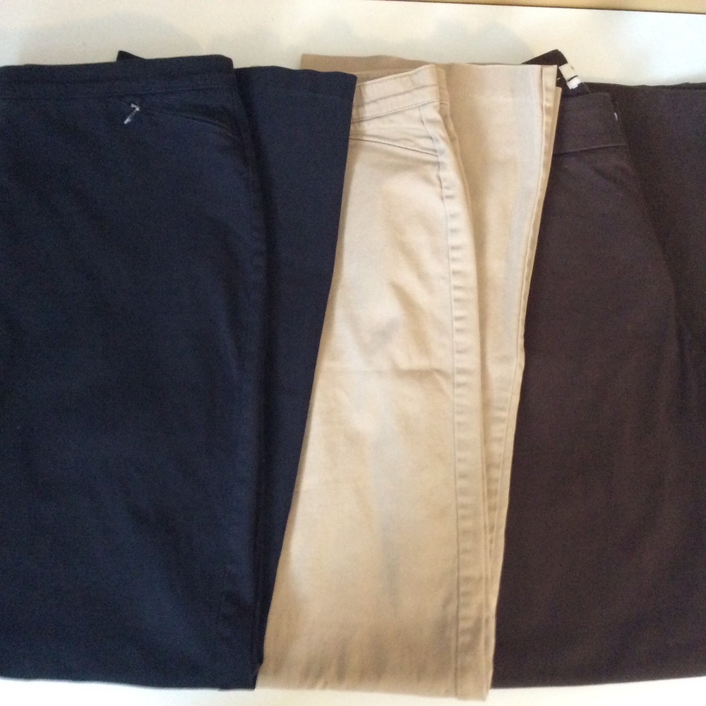 3 Pairs of Pants 1 Pair Brown Dockers 2 Pair Denver Hayes Great Condition